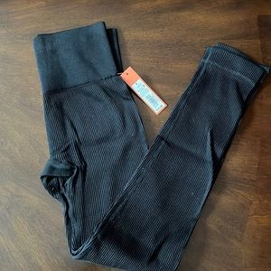 Colsie ribbed leggings size small